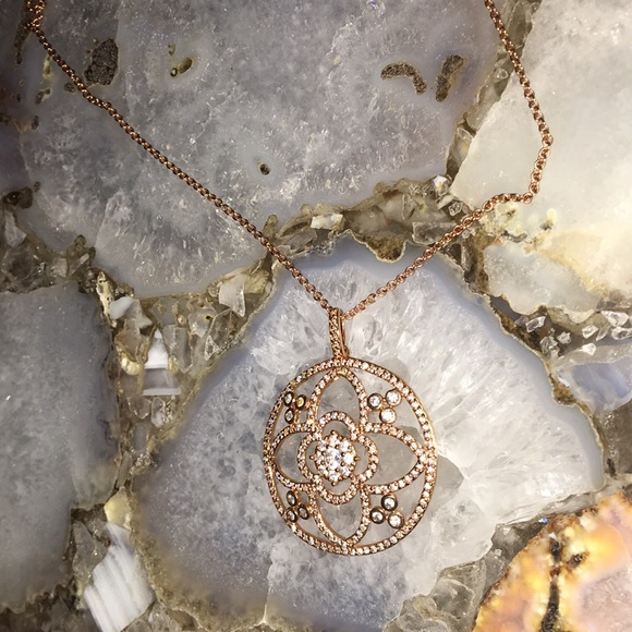 Alhambra Mandala Necklace - Picture 5 of 9